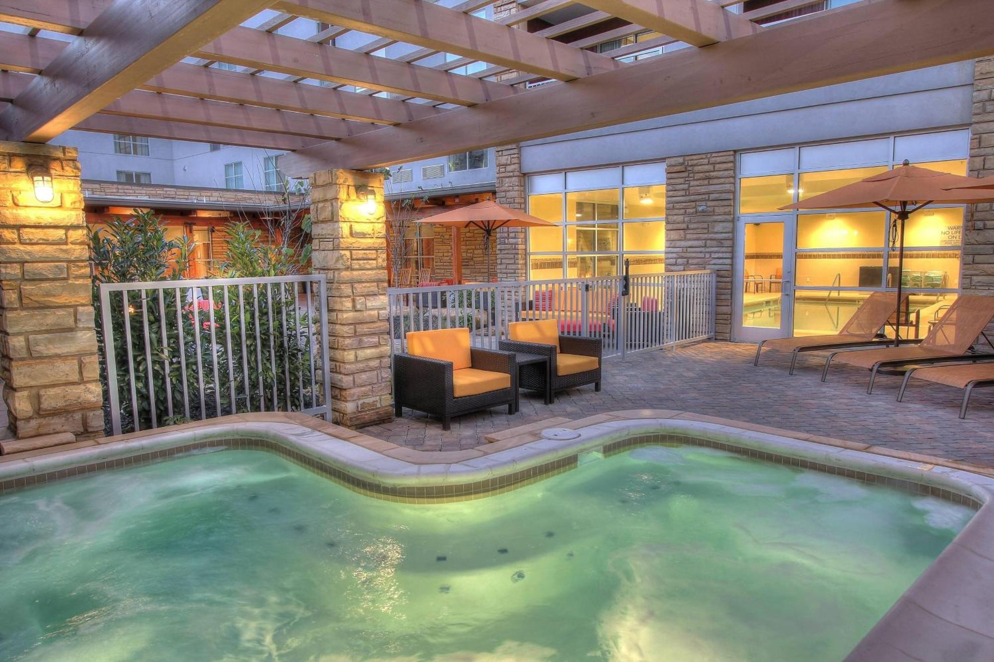 Courtyard By Marriott Gatlinburg Downtown Hotel Bagian luar foto
