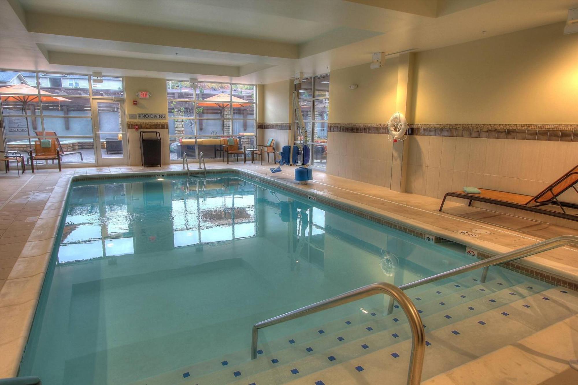 Courtyard By Marriott Gatlinburg Downtown Hotel Bagian luar foto