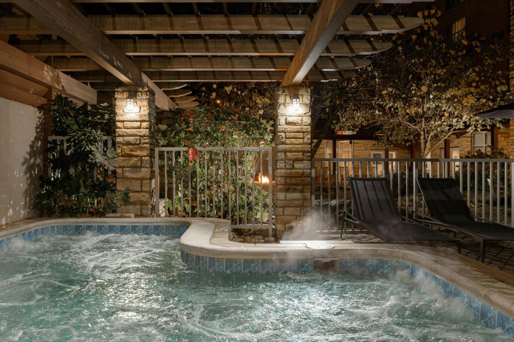 Courtyard By Marriott Gatlinburg Downtown Hotel Bagian luar foto